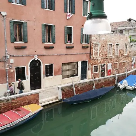 Maison Marea Canal View Private With Ensuite Bathroom منزل للإقامة البندقية